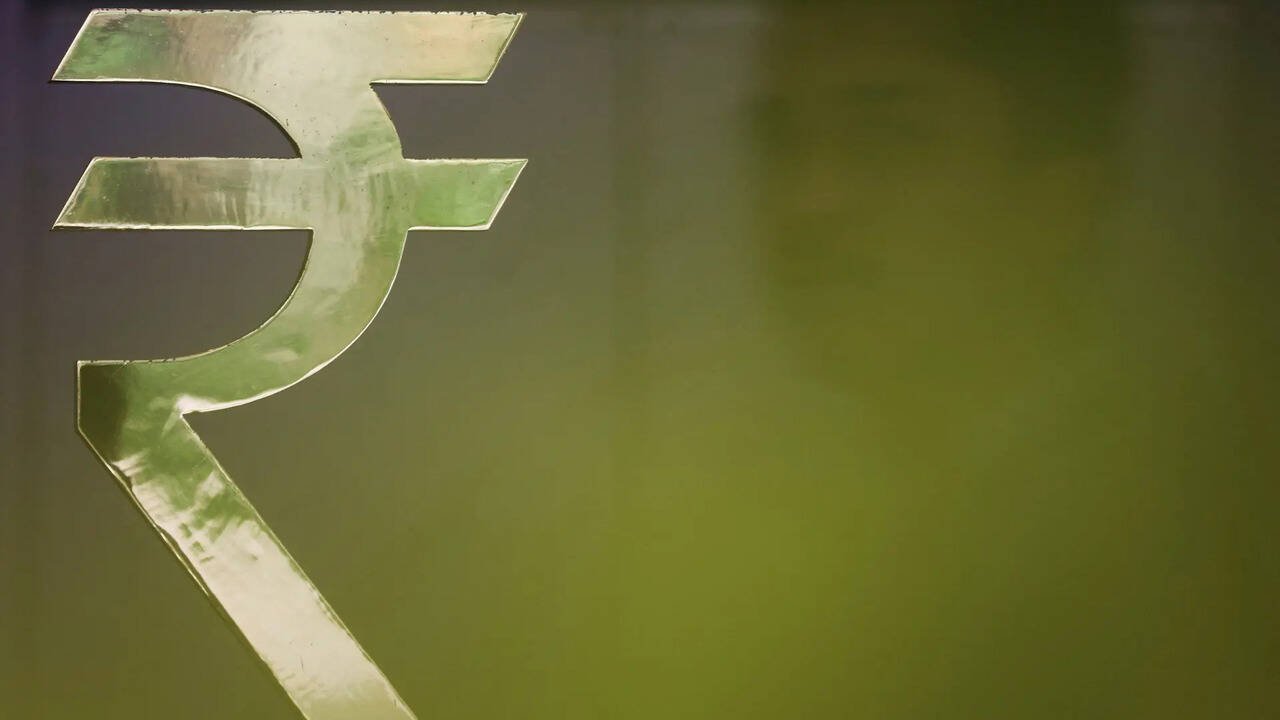 Rupee ends flat as RBI intervention, portfolio flows blunt Fed hike impact