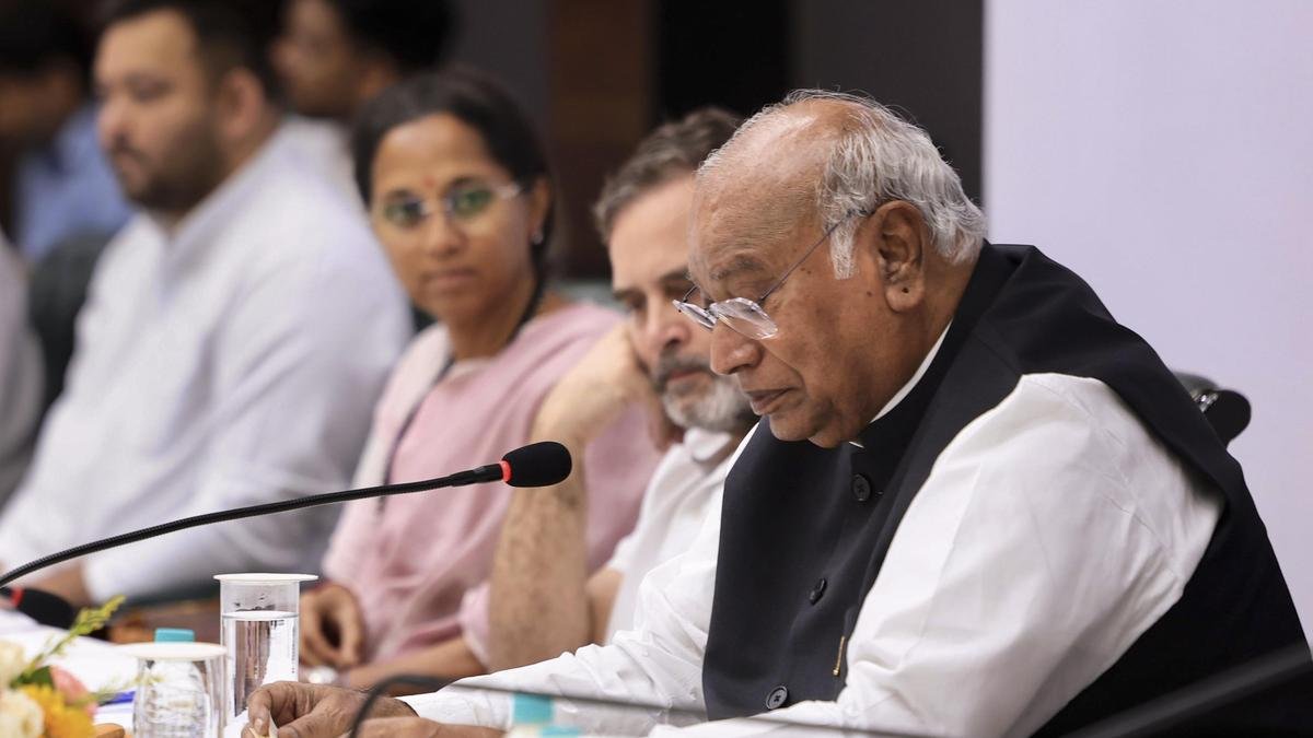 INDIA bloc meeting LIVE: Kharge bats for pre-SIR electoral roll to be used in future elections, stresses on unity in Opposition
