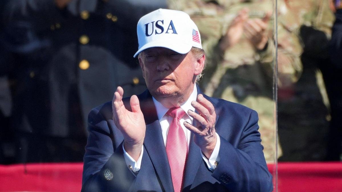 Trump bans some Canada goods as trade war swells