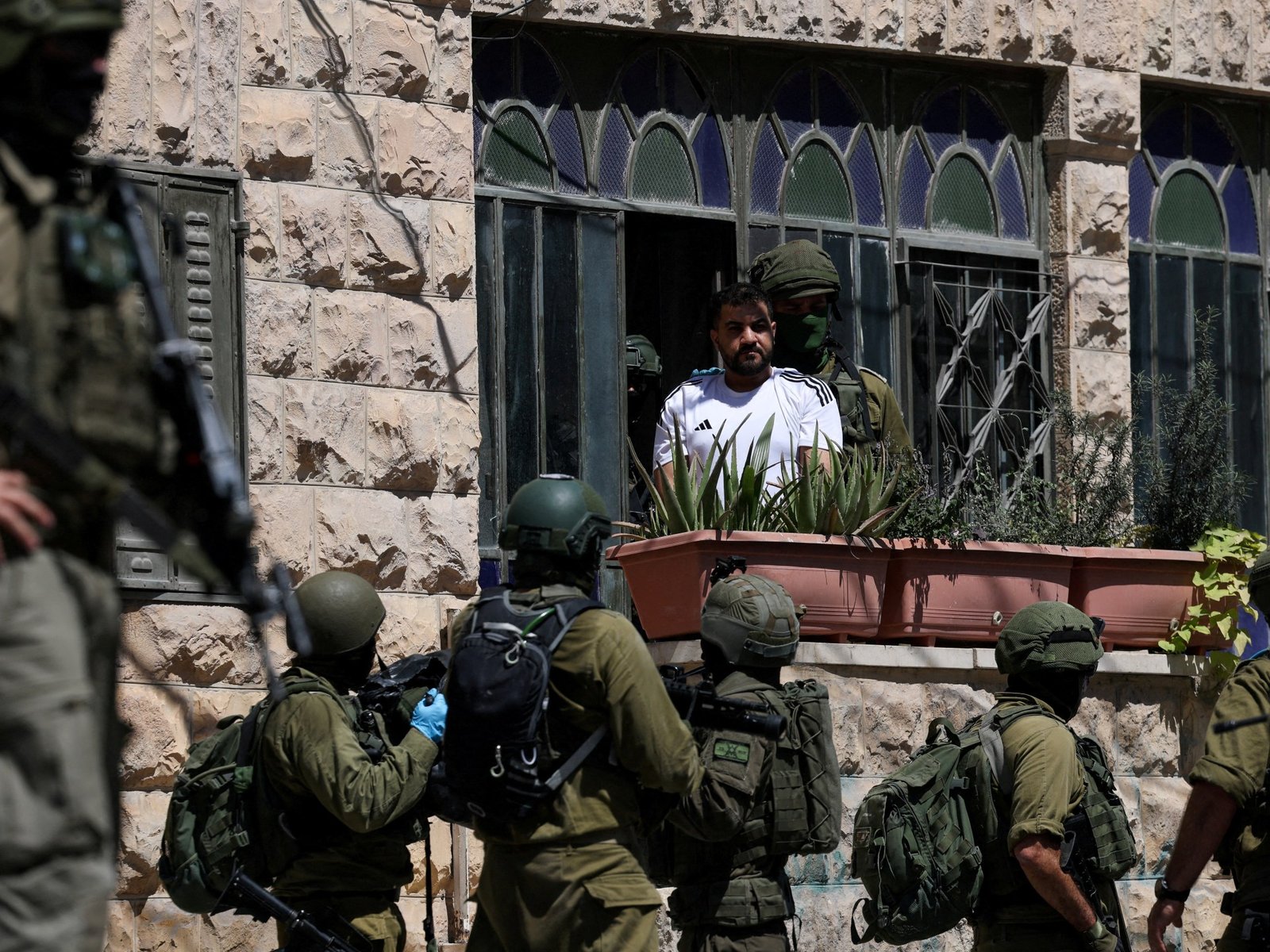 Israel arrests 100 Palestinians in a week as West Bank pogroms continue