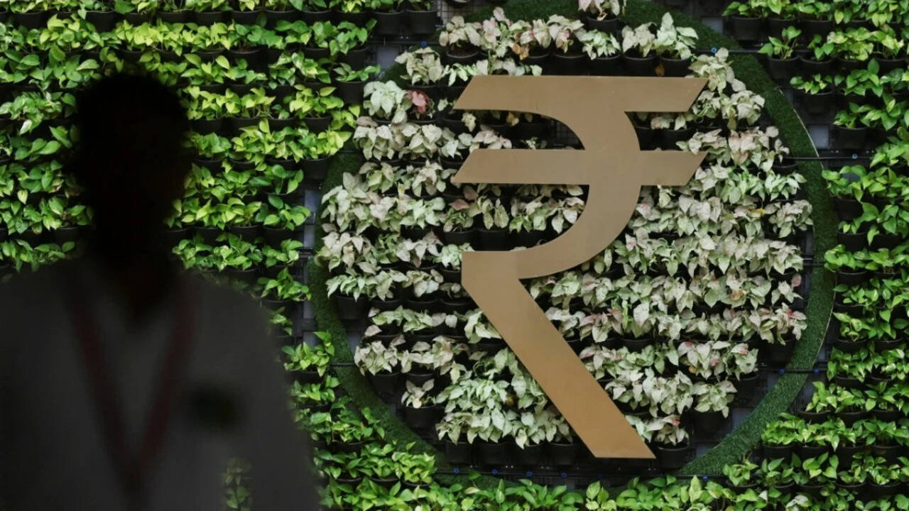 Rupee ends nearly flat as traders remain glued to oil moves, RBI caps fall
