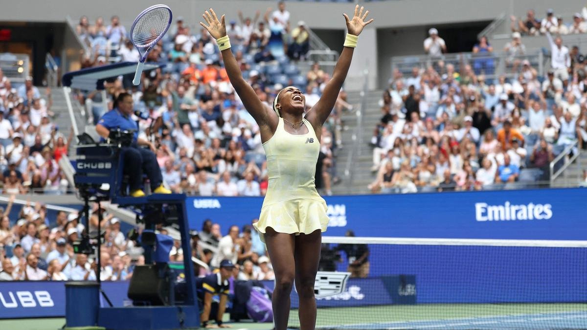 Coco Gauff rallies to reach U.S. Open semifinals against new women's No. 1 Elena Rybakina
