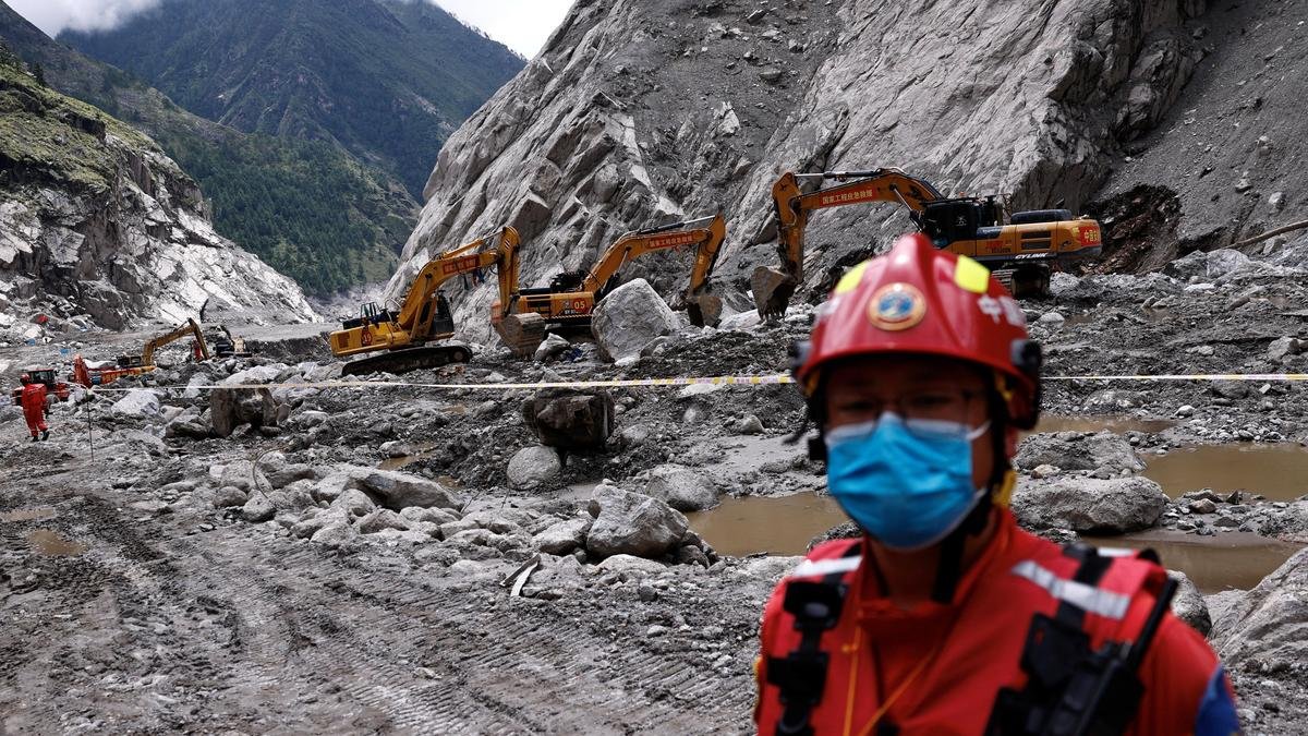 At flood-destroyed border, China teams scour ruins of once-busy port