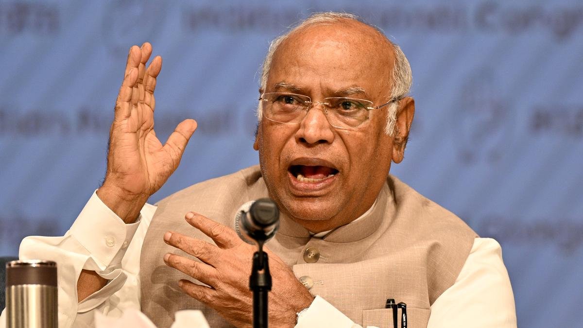 PM Modi used student interaction as political campaign: Kharge