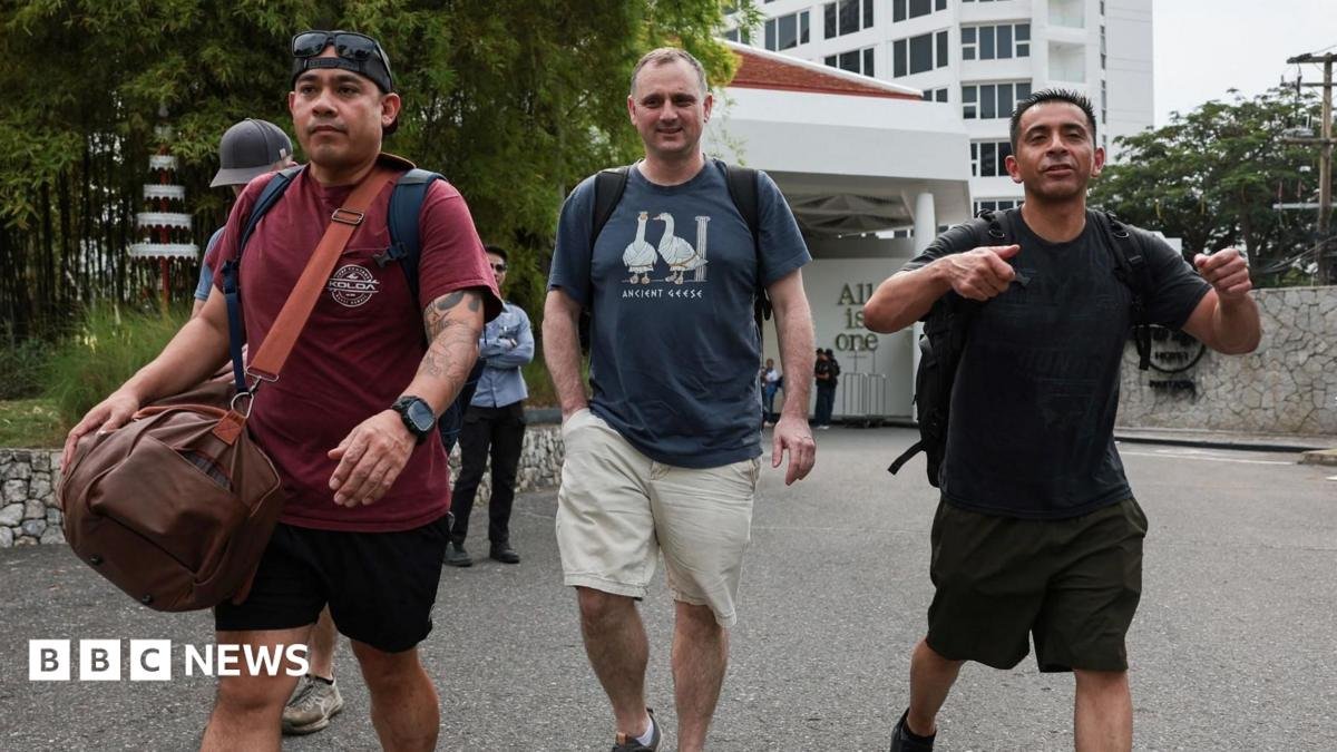 Shopping to bar-hopping: USS Abraham Lincoln sailors unwind in Thailand after 250-day voyage
