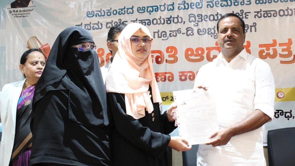 Karnataka Health Minister awards job orders to 51 candidates on compassionate grounds