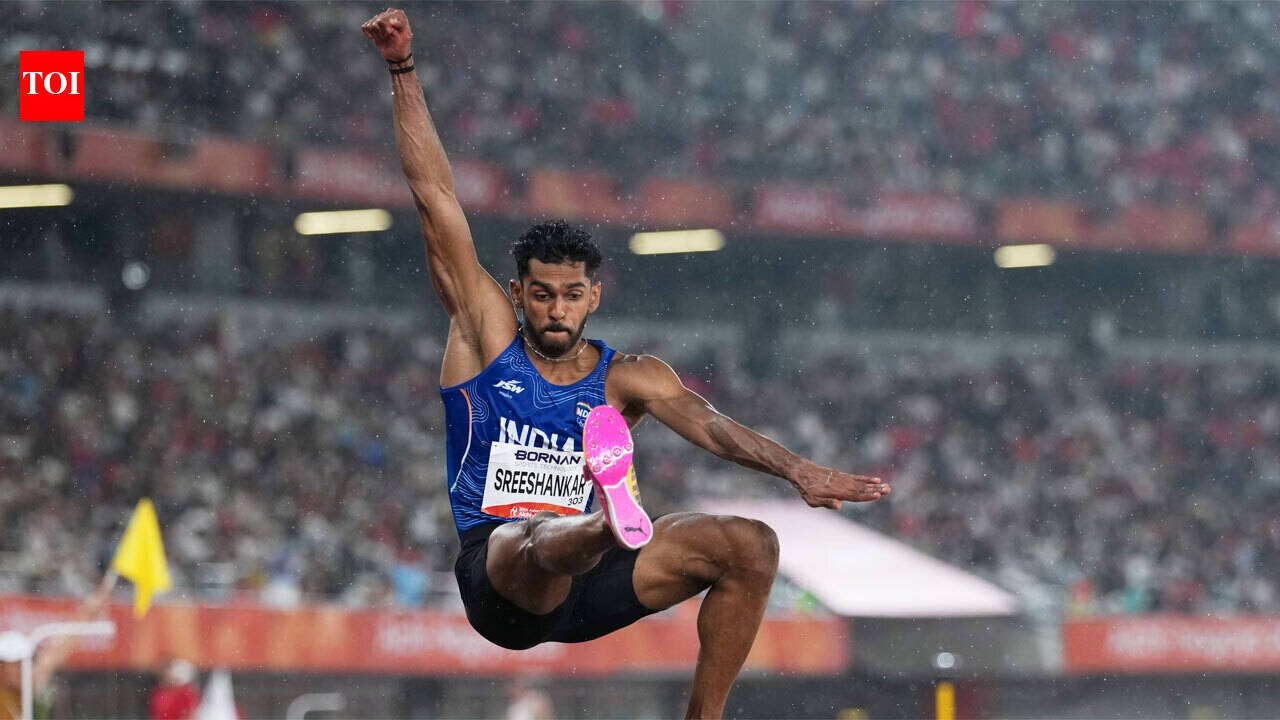 Murali Sreeshankar wins silver after injury forces him out of final two jumps