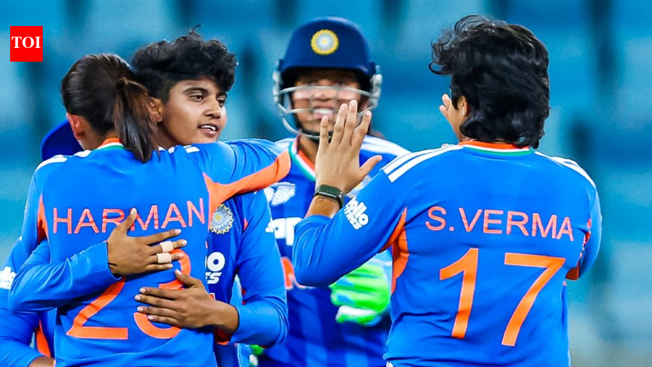 India crush Pakistan by 7 wickets after spin attack bundles them out for 55