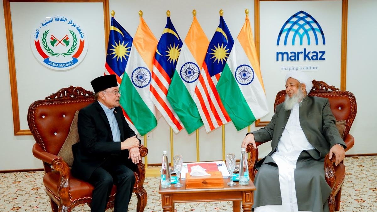 Malaysian Prime Minister Anwar Ibrahim meets Kanthapuram