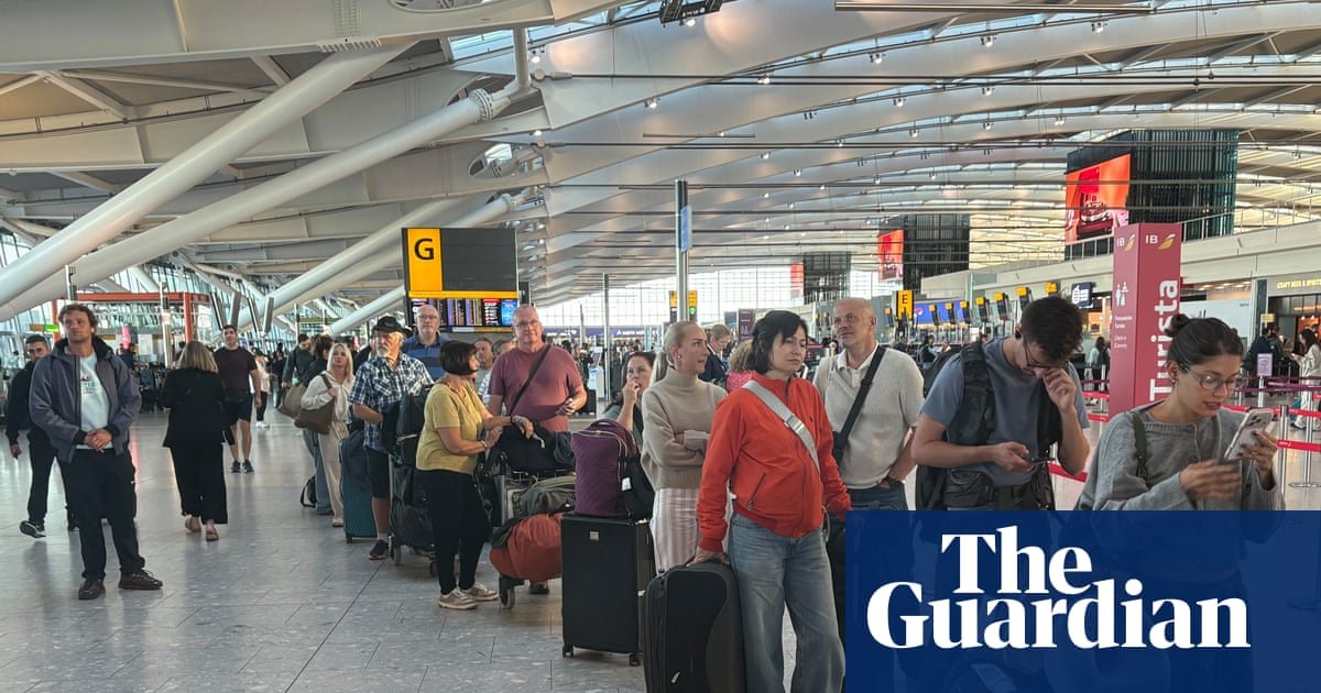 Air traffic control boss given a week to report after UK flight chaos causes 2,000 cancellations