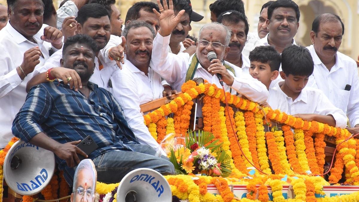 In Chamundeshwari, veteran JD(S) leader G.T. Deve Gowda says he matters more than JD(S)