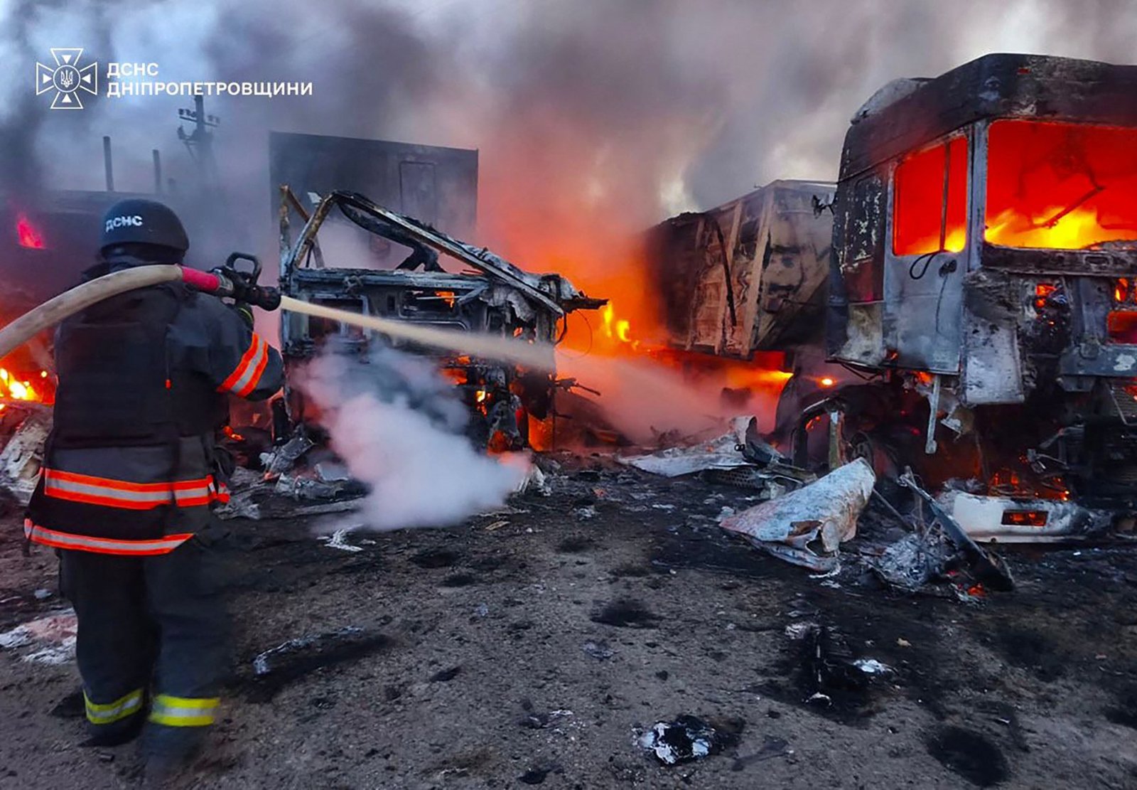 Putin and Zelenskyy issue threats as strikes rock Ukraine, Russia