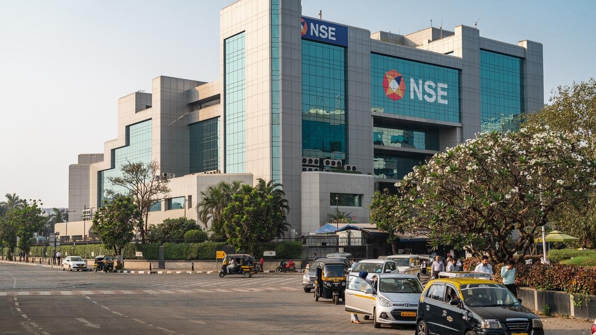 Stock markets rebound in early trade led by IT firms, HDFC Bank