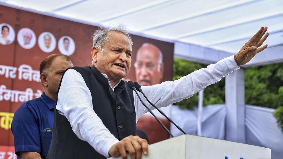 Gehlot cautions Congress leaders about ‘misuse’ of police, administration by BJP in Rajasthan Panchayat polls
