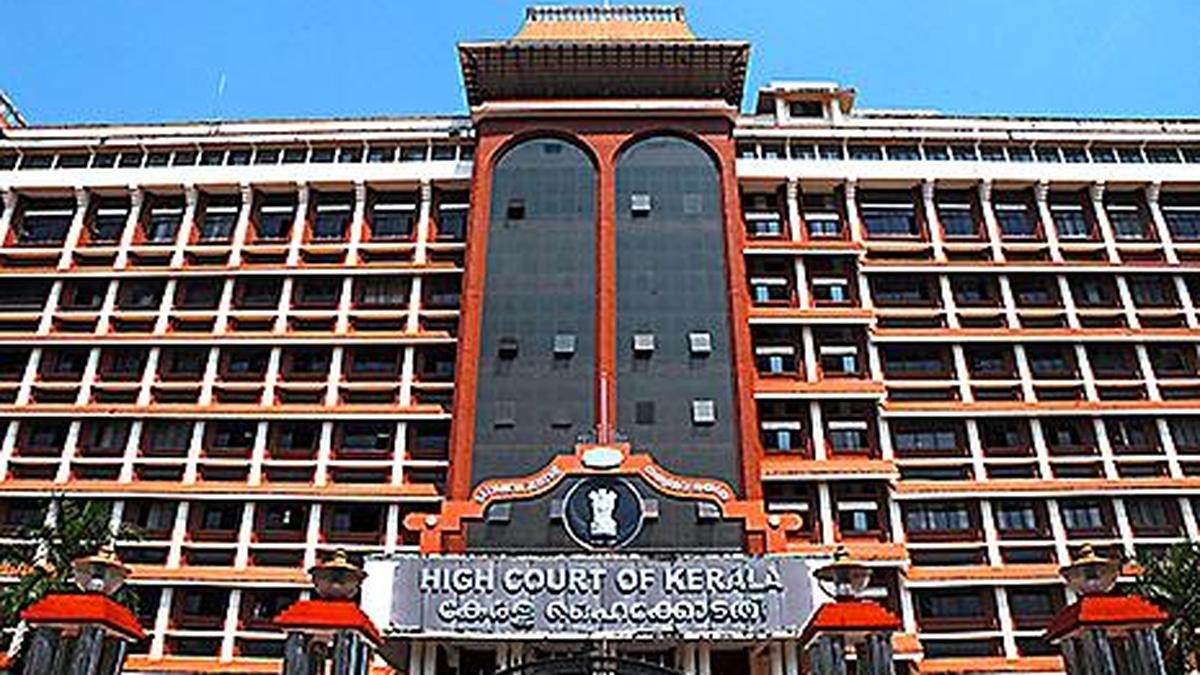 Pinarayi Vijayan, kin move Kerala High Court in appeal against direction to register FIR in CMRL Exalogic payoff case