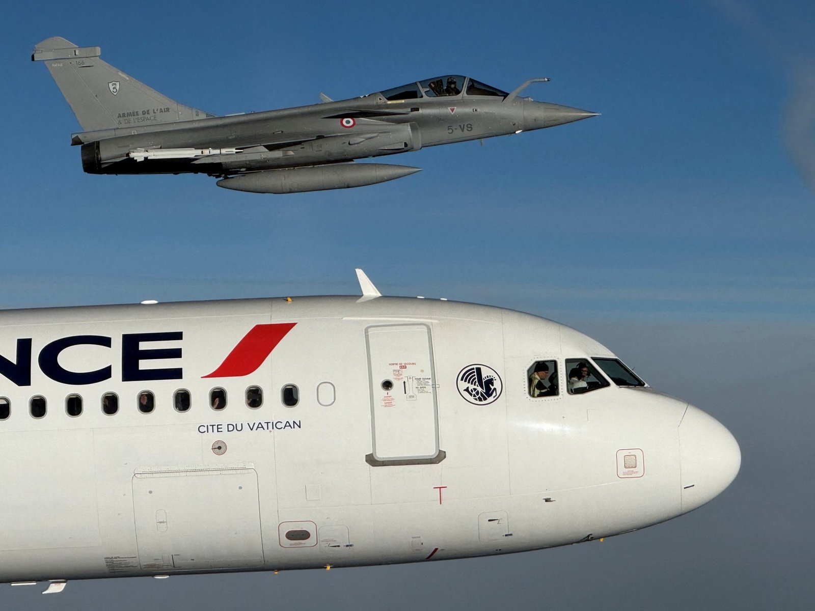 Air France says it will follow Israeli rule barring crew from some nations