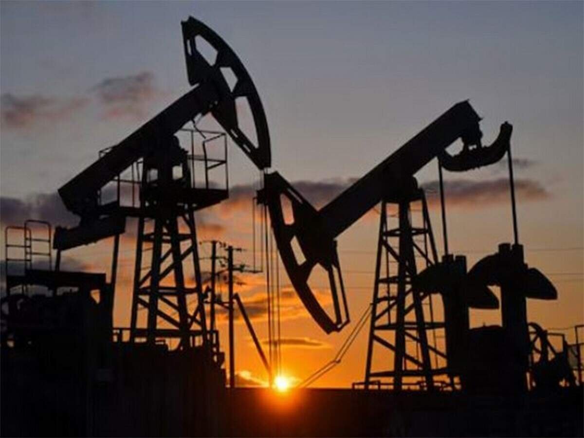 Oil eases as markets assess potential waiver on Russian energy, Middle East supply risks