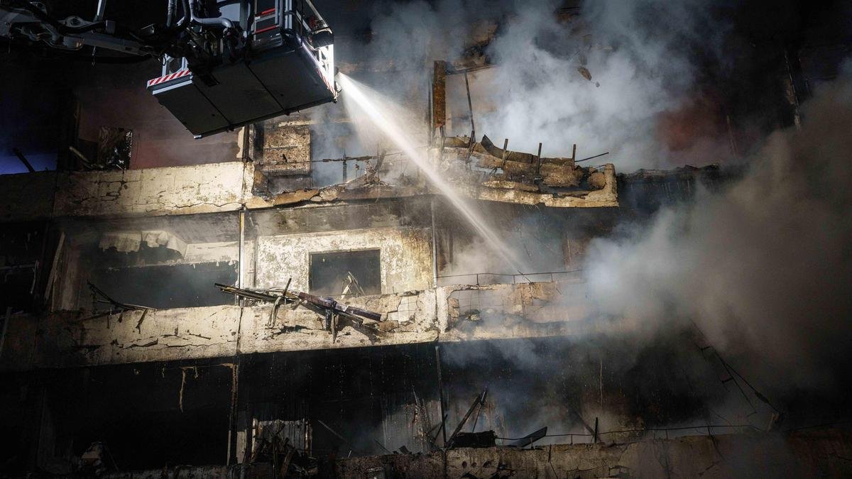 Heavy Russian strikes on Ukraine kill six, cut power in Kyiv