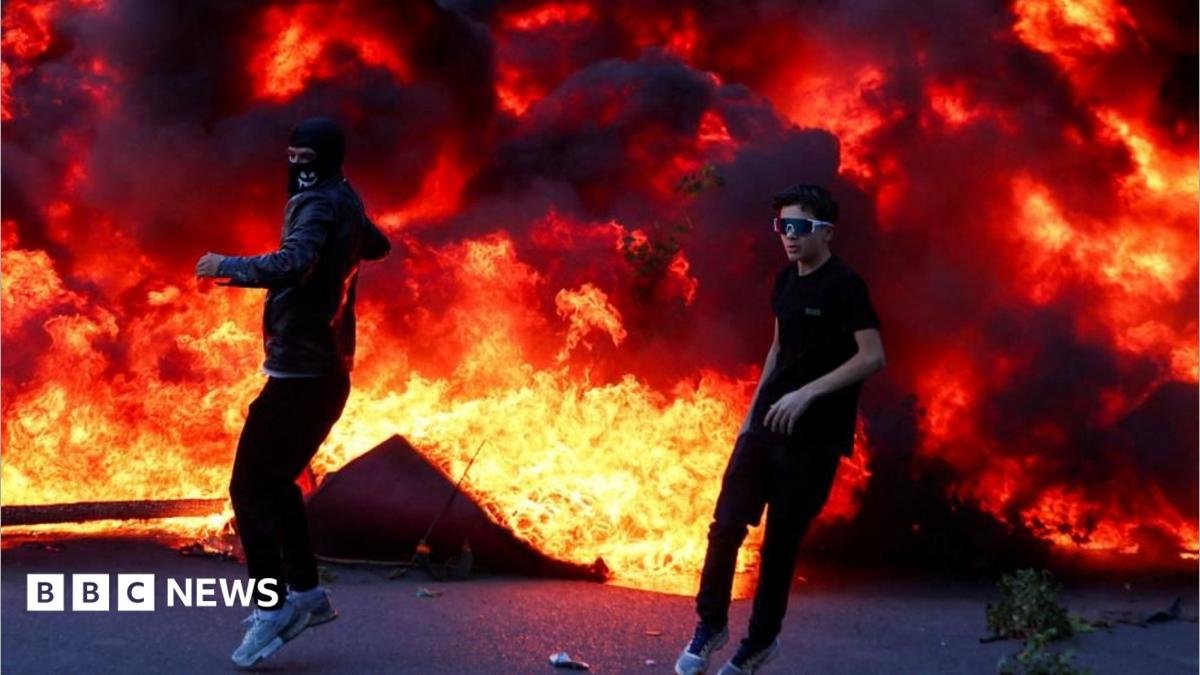 Student protesters attack government buildings in Albania