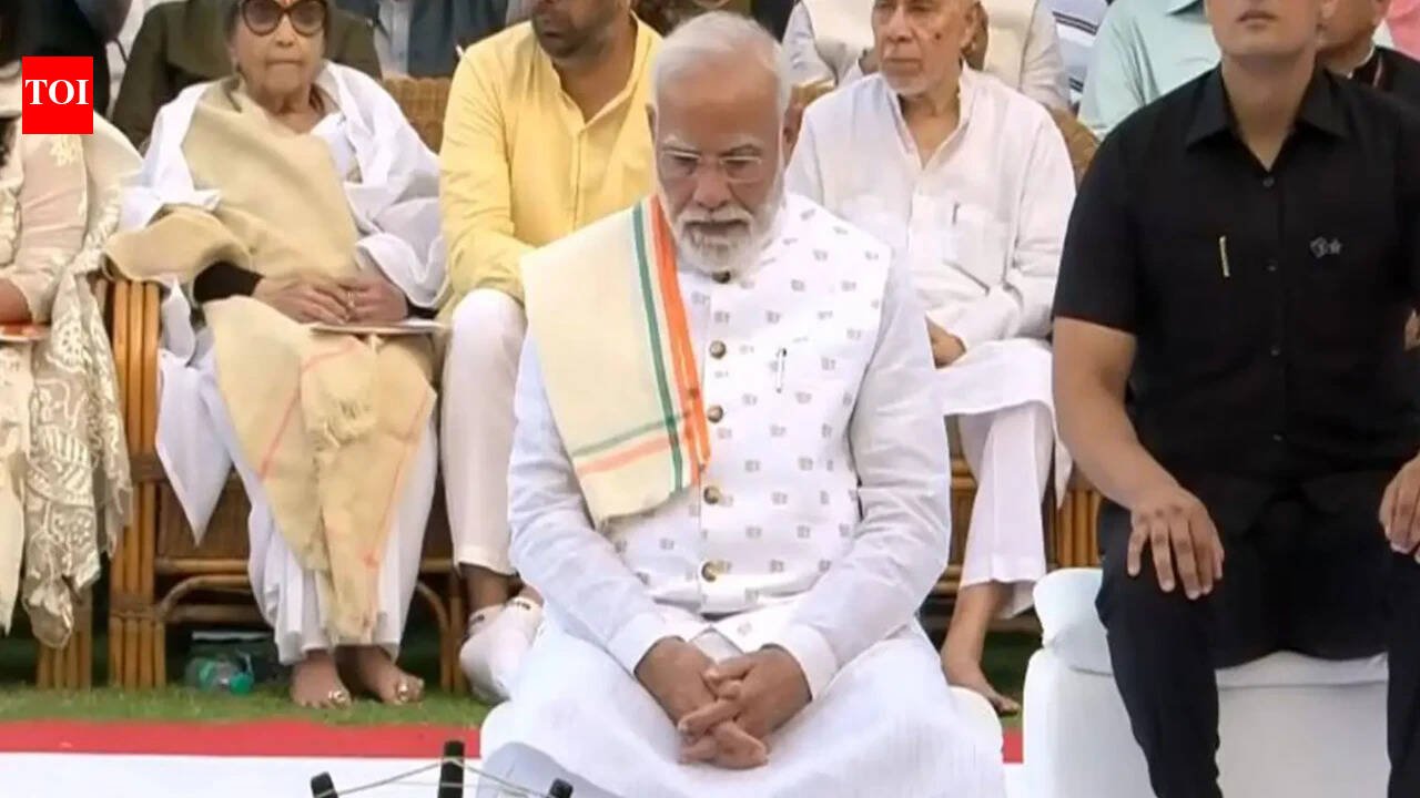 'May Bapu’s timeless message keep guiding us': PM Modi pays tribute to Mahatma Gandhi, attends prayer meet