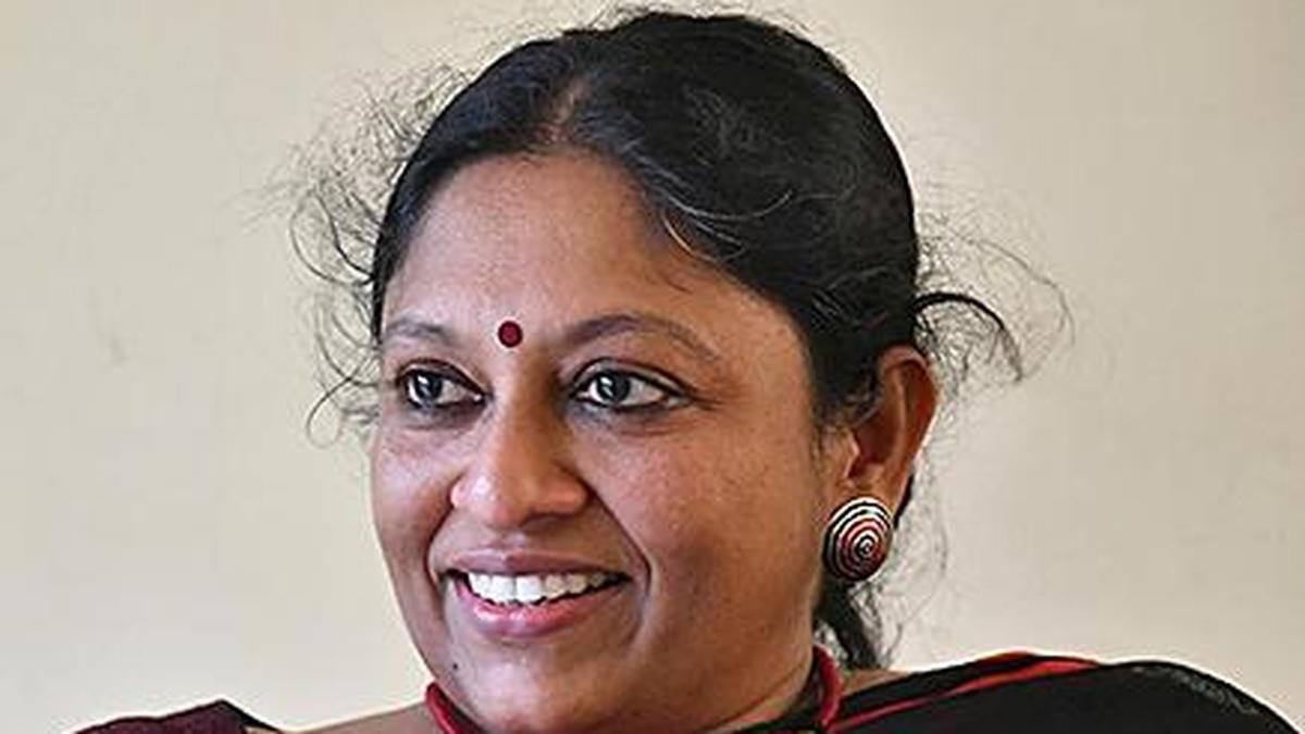 Court takes up K.R. Meera’s criminal defamation complaint against Haritha Savithri