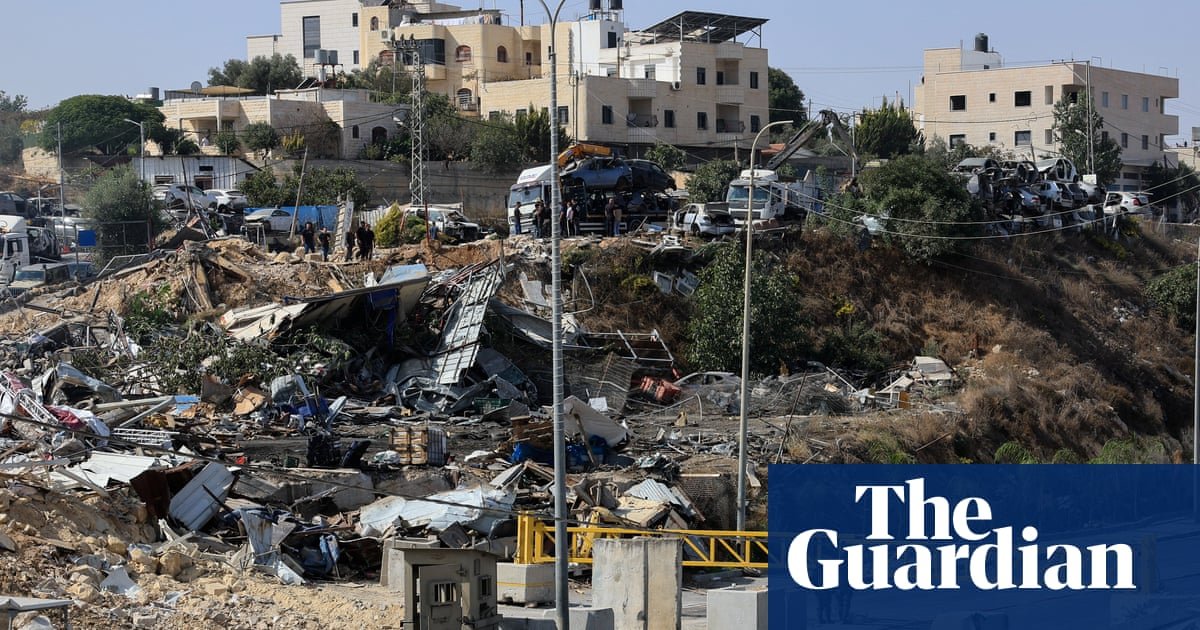 Israeli soldiers raze neighbourhood in Hebron, driving families from homes