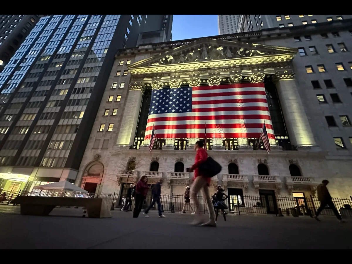 US bank stocks near correction as earnings loom, consumer outlook in focus
