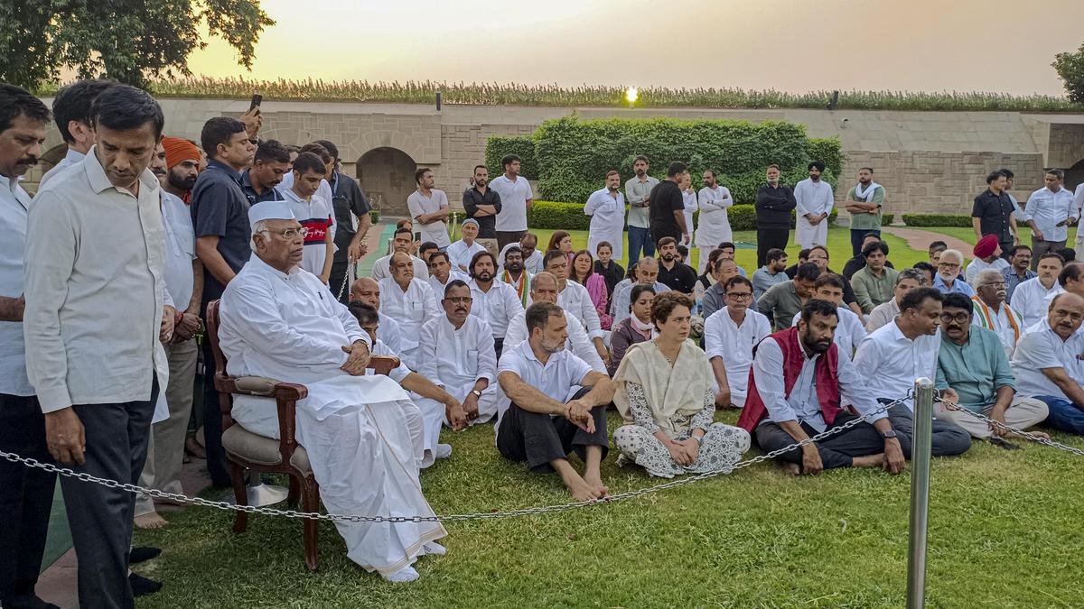Opposition leaders ‘pray’ at Rajghat for government to ‘get wisdom’ to remove CEC; say protest will continue