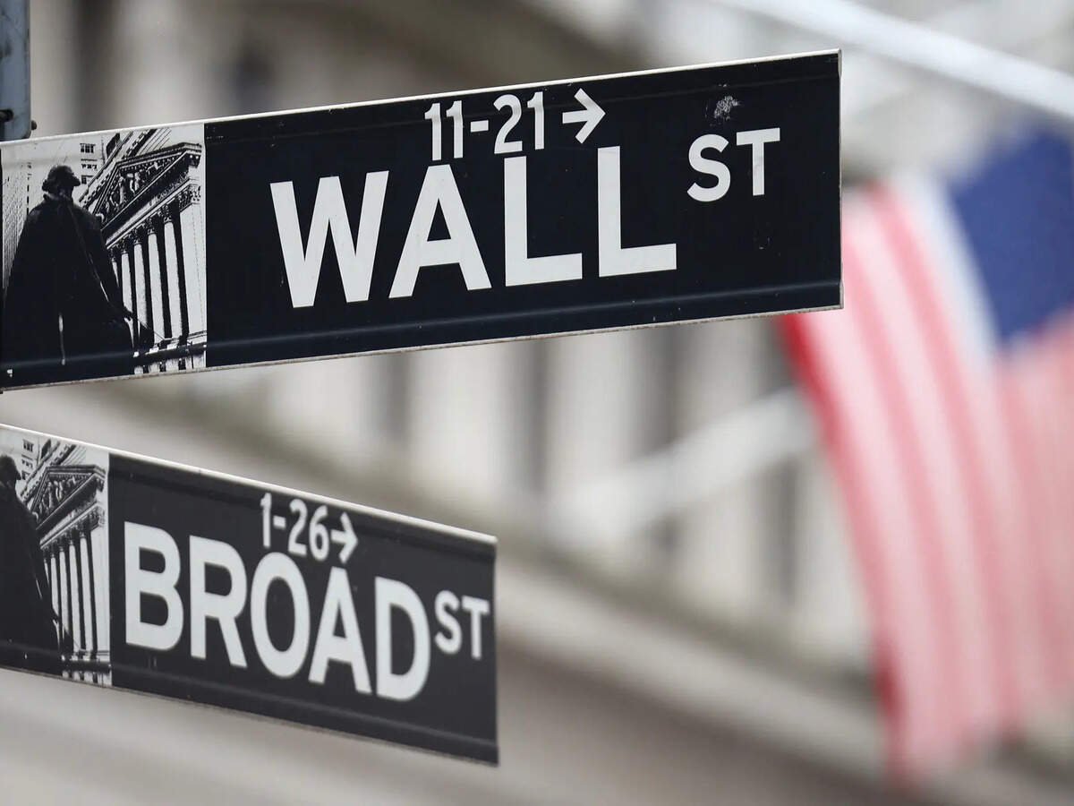 US stocks: S&P 500 muted as AI concerns hit chip stocks; bank gains lift Dow