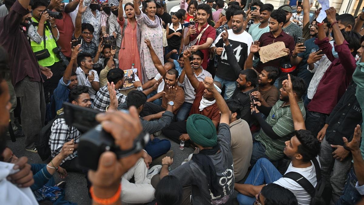 Anti-CEC protest LIVE updates: CJP calls for 'Chalo Jantar Mantar' protest today; Supreme Court to hear contempt plea against Delhi transit shutdown