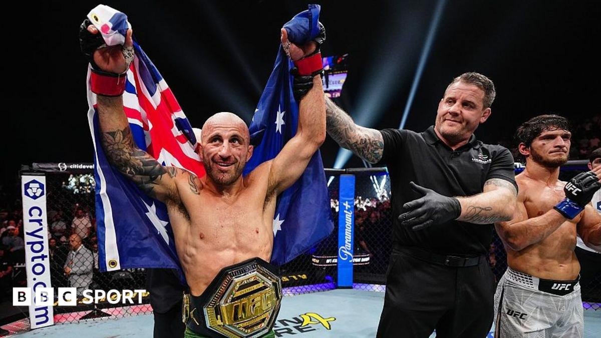 Volkanovski stops Evloev for record ninth title win