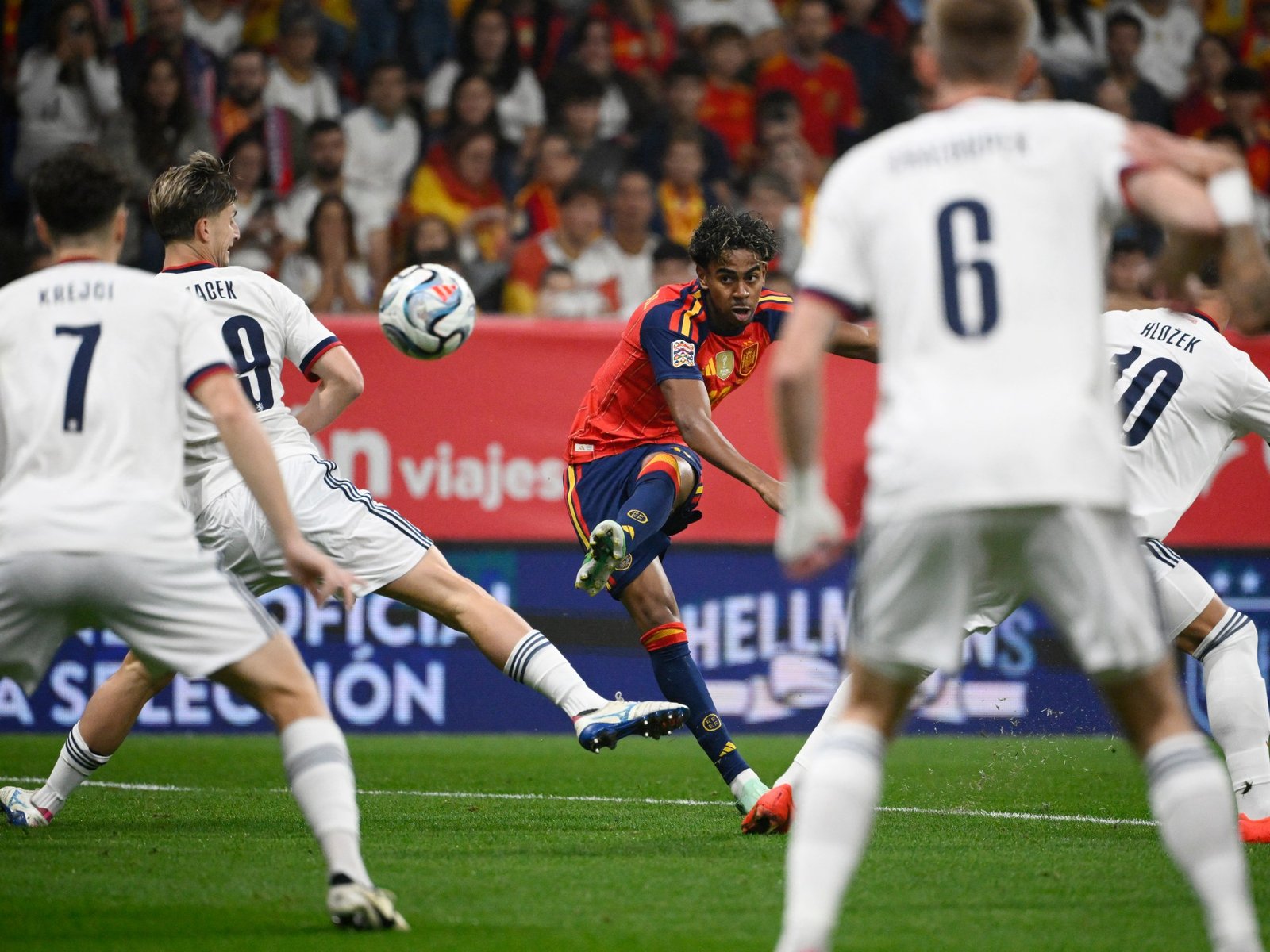 Yamal scores stunning goal in Spain’s 3-1 Nations League win over Czechia