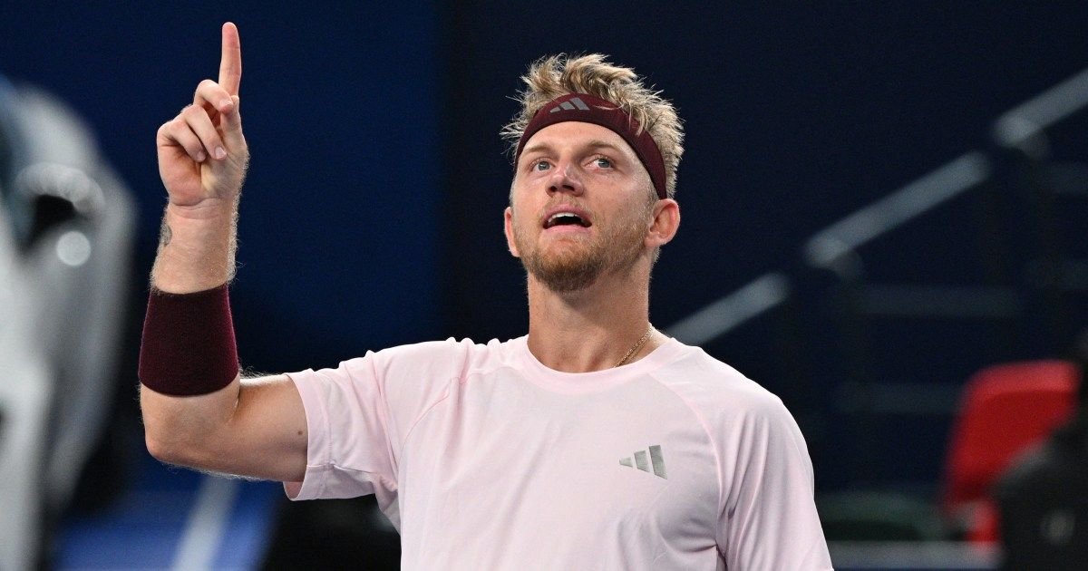 Davidovich Fokina stuns top seed Zverev to reach Shanghai Masters final