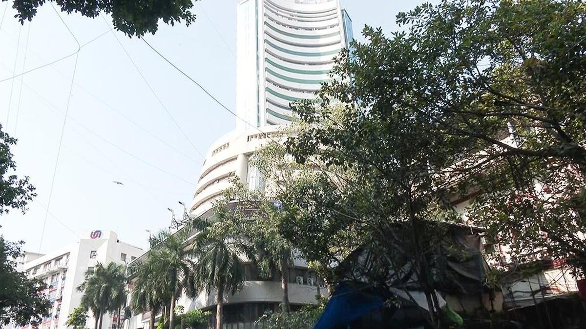 Stock markets tumble on oil price spike, FII outflows; Sensex drops 548 points