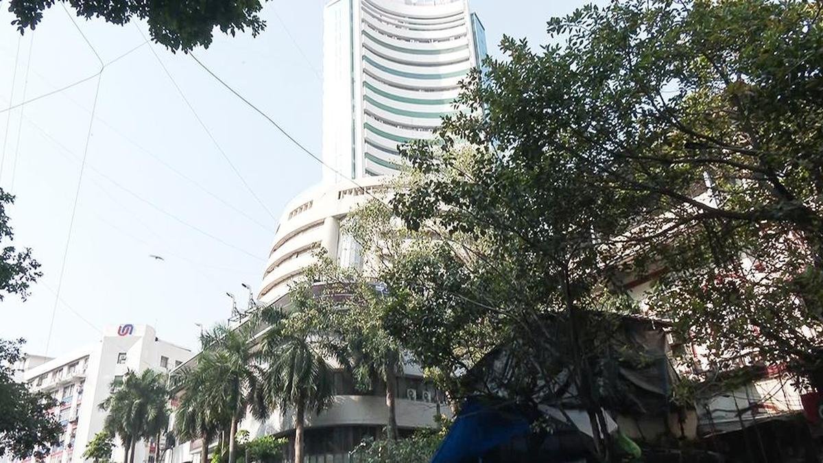 Stock markets close lower amid elevated crude oil, rising inflation