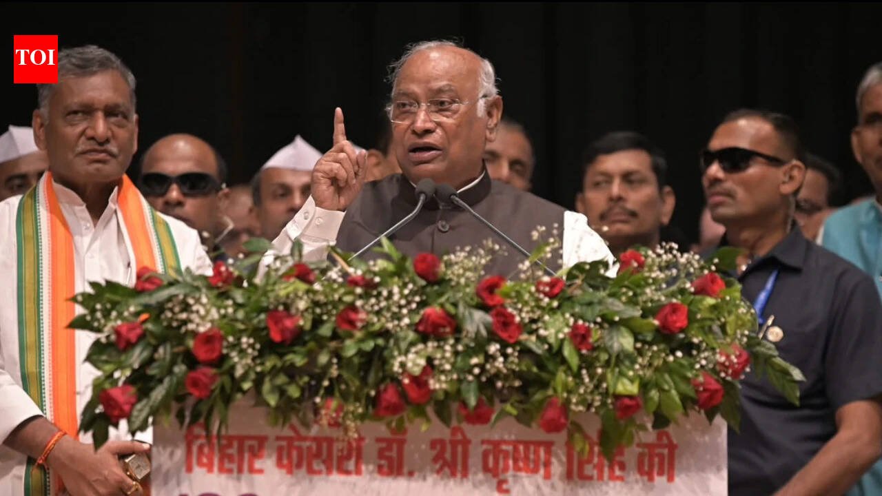 Mallikarjun Kharge’s 'baap' remark on PM Modi sparks row, BJP hits back