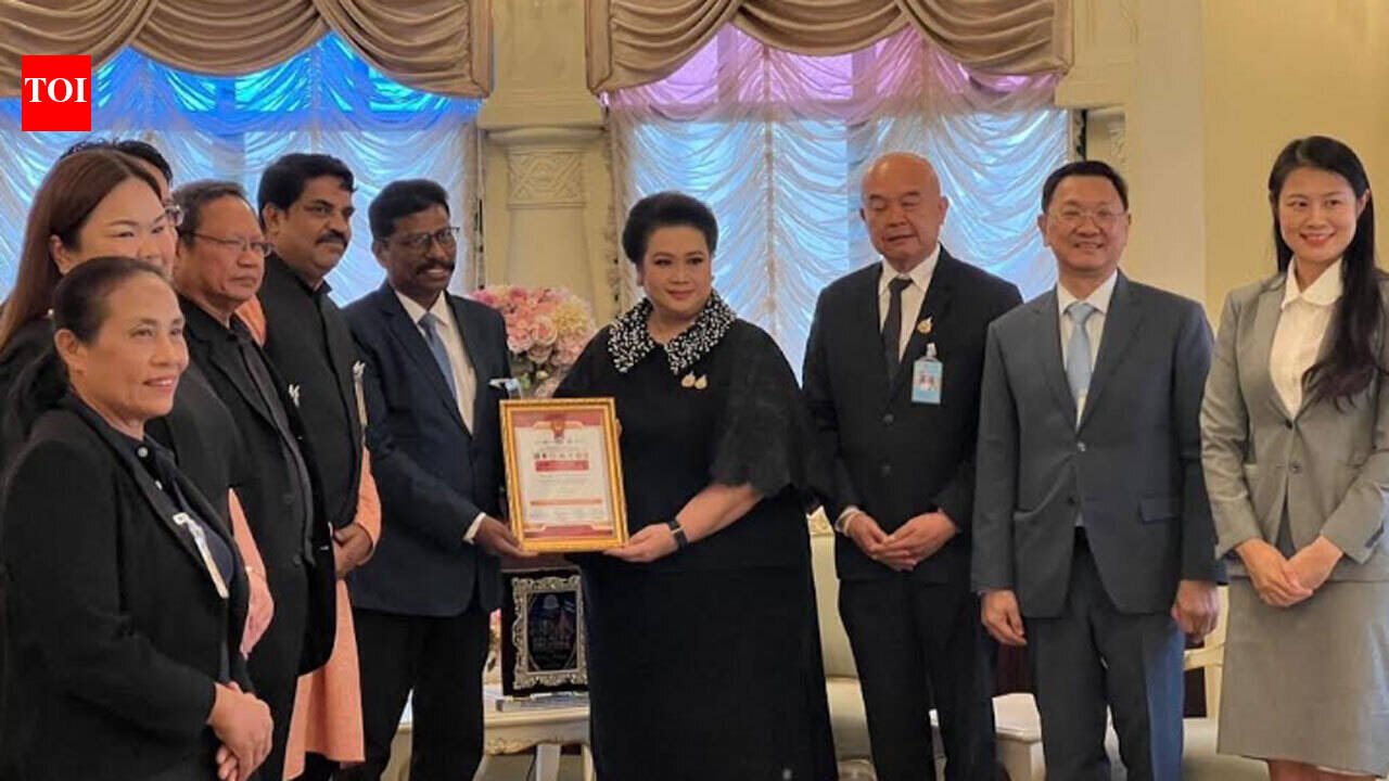 Pune-based academician Prof. Dr. Prakash Divakaran presents Asia Pacific Educational Excellence Award 2026 to Thai minister