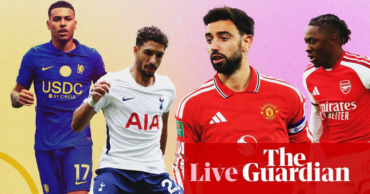 Arsenal bid to close gap on City, lowly Spurs head to Manchester United – matchday live