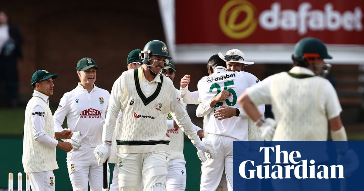 Australia collapse in chaotic fashion to leave South Africa in sight of victory