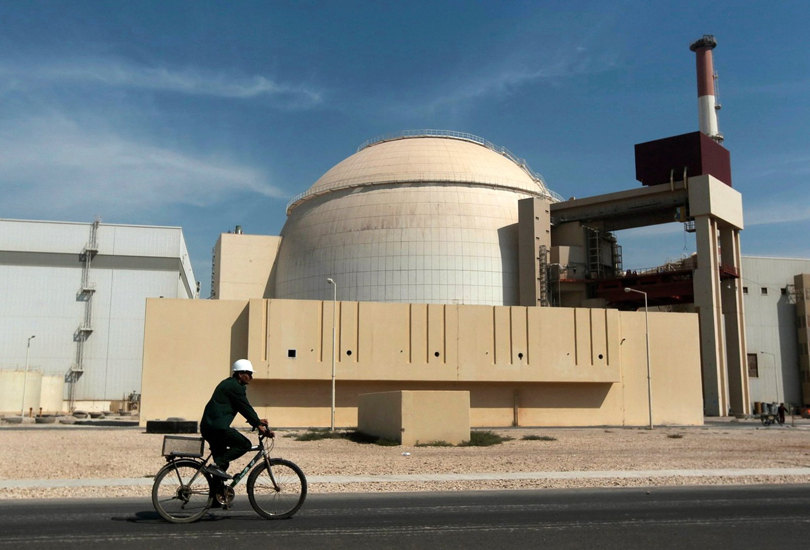 Iran lawmakers call for withdrawal from NPT: Will we have war or peace?