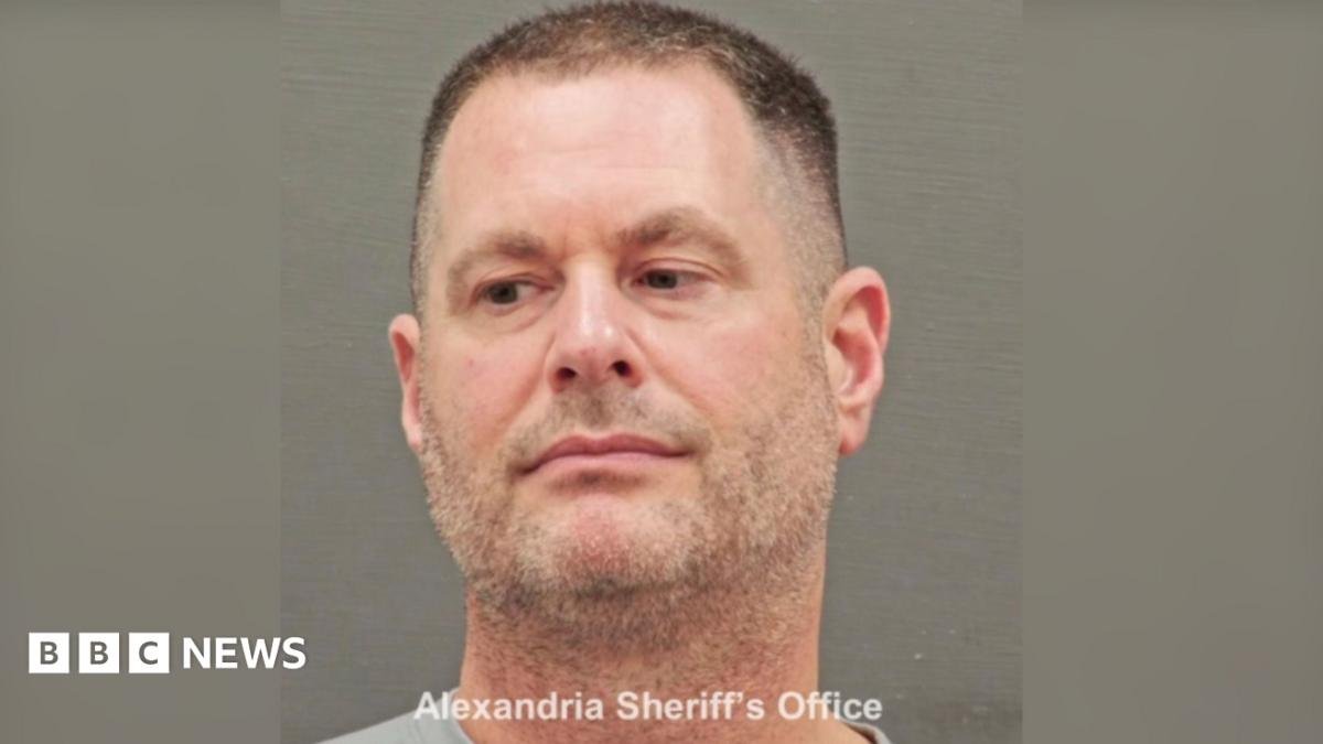 Ex-US spy who stashed gold bars in his home admits to $200m scam