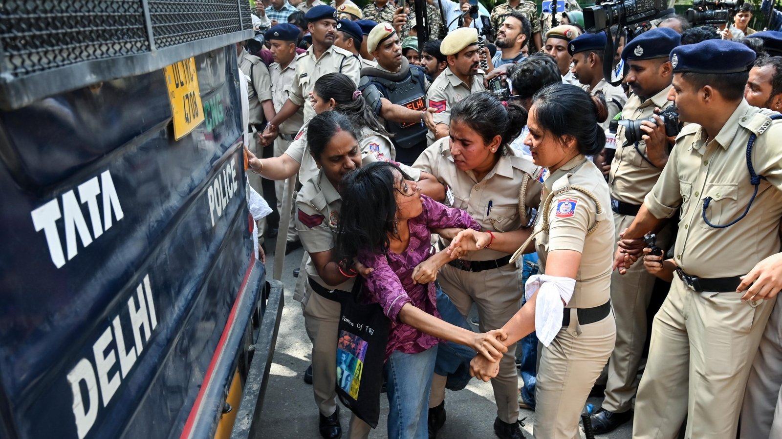 Jantar Mantar protest LIVE: Delhi police ask protesters to leave, site sealed from both sides amid tight security
