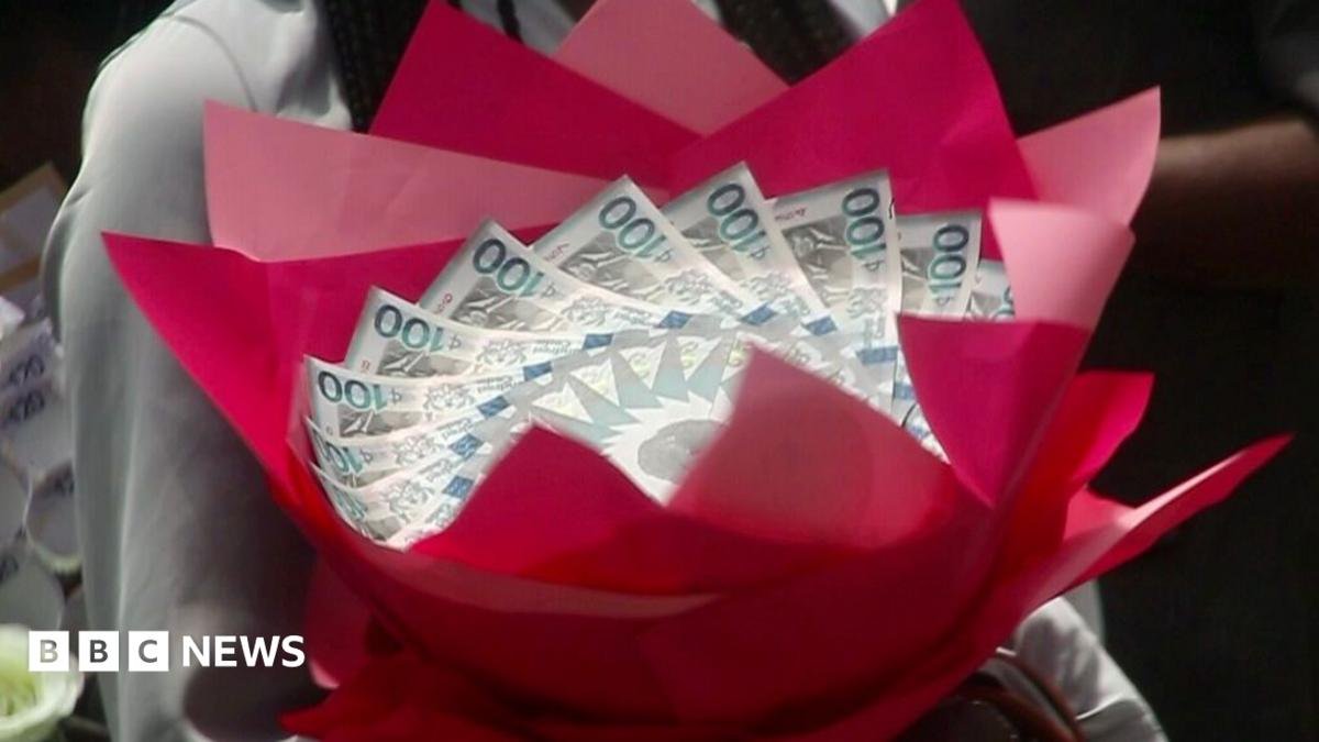 Seven arrested for using Ghanaian banknotes to make 'money bouquets'